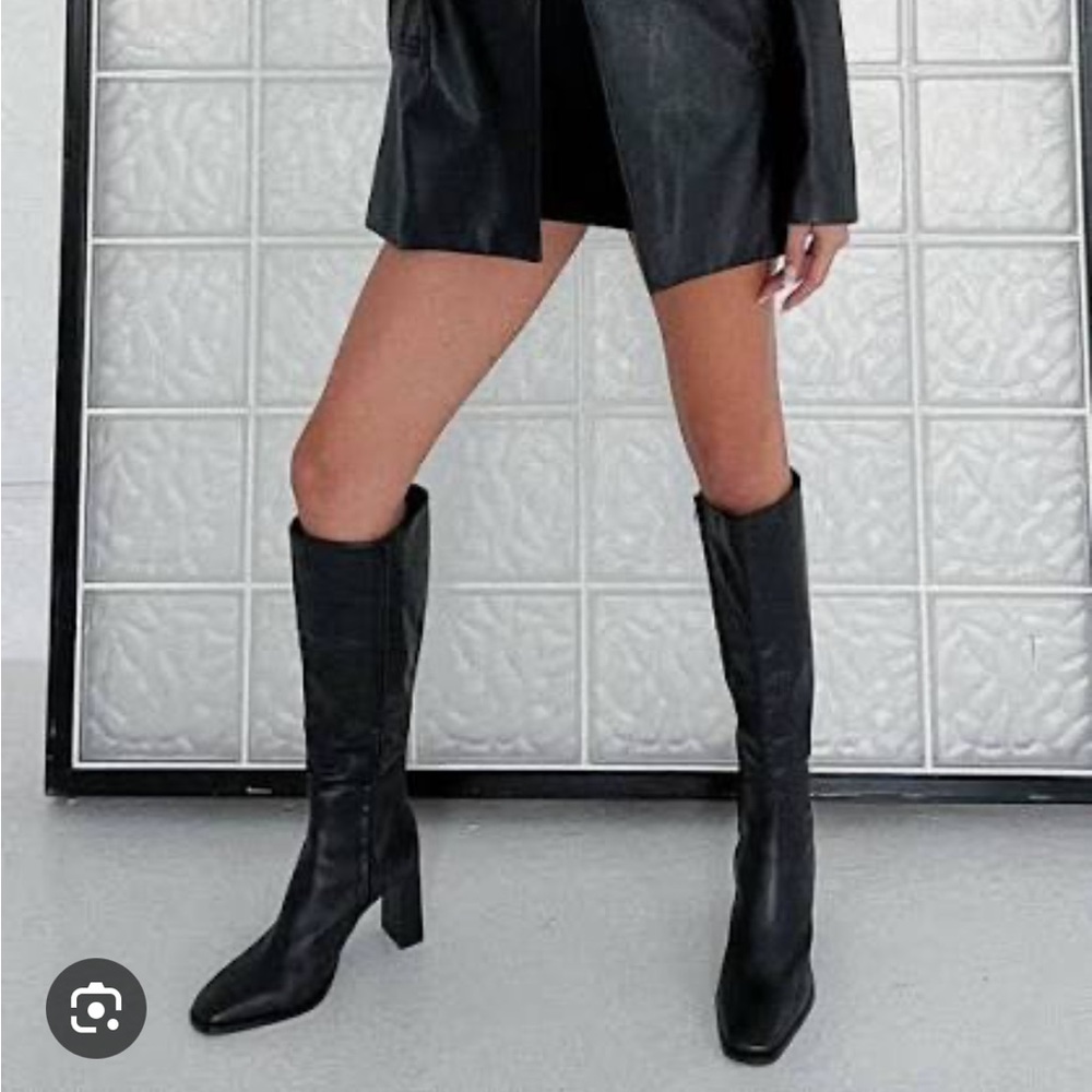 Rylee Heeled Boot in Black Venice
TONY BIANCO

Perfect condition